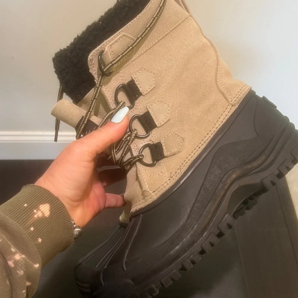 Itasca Men's Size 7 Black and Cream Snow Boots - Like New
